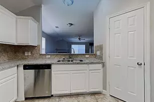 9010 York Hollow Ln, Houston, TX 77044 - Photo 4