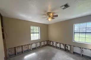 1002 Ransom St, Anahuac, TX 77514 - Photo 32