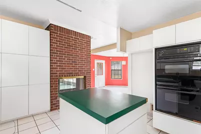 1002 Ransom Street, Anahuac, TX 77514 - Photo 8