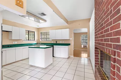 1002 Ransom Street, Anahuac, TX 77514 - Photo 6