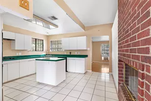 1002 Ransom St, Anahuac, TX 77514 - Photo 6