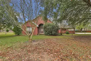 1002 Ransom St, Anahuac, TX 77514 - Photo 1