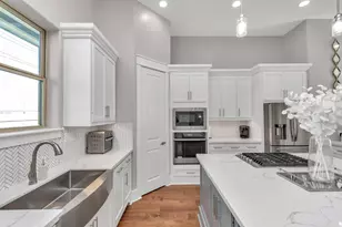 4962 Edison Park Ln, Houston, TX 77081 - Photo 10