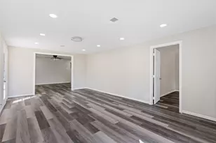 10613 Chadwick St, Houston, TX 77029 - Photo 8