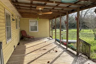 104 Draper St, Columbus, TX 78934 - Photo 2