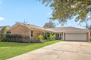 5423 Dumfries Dr, Houston, TX 77096 - Photo 2