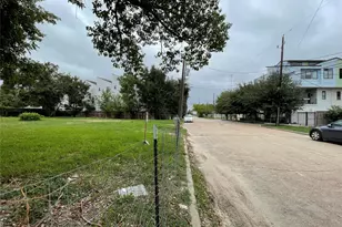 2102 Tuam St, Houston, TX 77004 - Photo 2