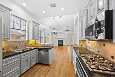 2305 Huntington Drive, Pasadena, TX 77506 - Photo 10