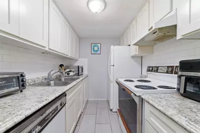7520 Hornwood Drive 207W, Houston, TX 77036 - Photo 10