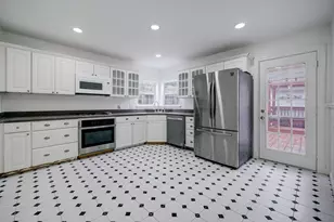 827 Le Green St, Houston, TX 77008 - Photo 8