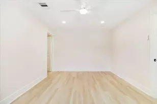 7637 Bellingham Dr, Houston, TX 77028 - Photo 10