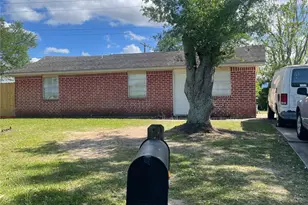1801 Cardinal Dr, League City, TX 77573 - Photo 1