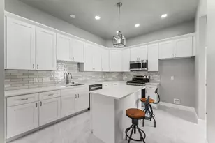 8161 Crestview Dr, Houston, TX 77028 - Photo 8