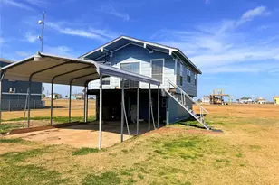 204 Teal Ln, Anahuac, TX 77514 - Photo 1