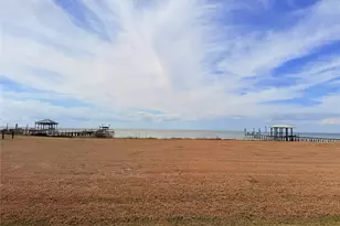 204 Teal Ln, Anahuac, TX 77514 - Photo 10