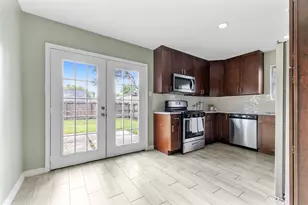 7427 Londres Dr, Houston, TX 77083 - Photo 6