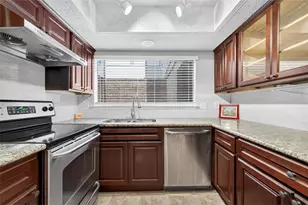 880 Tully Rd, Houston, TX 77079 - Photo 20