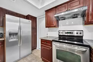880 Tully Rd, Houston, TX 77079 - Photo 22