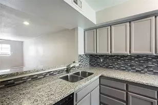 8704 Victorian Village Dr, Houston, TX 77071 - Photo 4