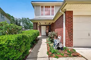 3608 Lochmoor Ln, Pearland, TX 77581 - Photo 4