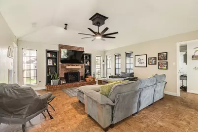 204 Sugar Cane Trace, Lake Jackson, TX 77566 - Photo 10