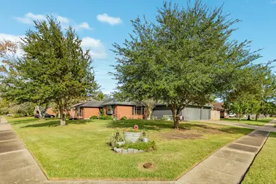 204 Sugar Cane Trace, Lake Jackson, TX 77566 - Photo 4