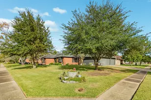 204 Sugar Cane Trce, Lake Jackson, TX 77566 - Photo 4