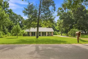 18813 Woodridge Dr, Conroe, TX 77302 - Photo 2