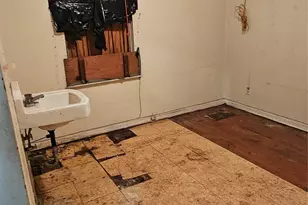 5703 Belneath St, Houston, TX 77033 - Photo 8