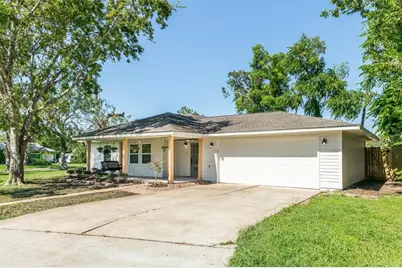 501 Elm Street, Lake Jackson, TX 77566 - Photo 2