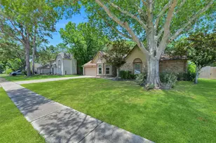 1312 Osborne Dr, Friendswood, TX 77546 - Photo 2