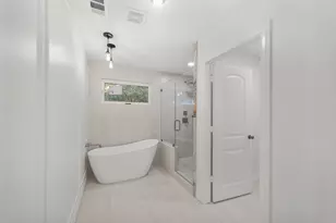 9313 Livernois Rd, Houston, TX 77080 - Photo 16