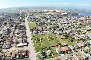 2317 Wimcrest St, Galveston, TX 77551 - Photo 12