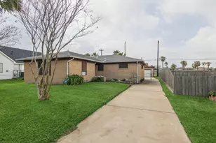 2317 Wimcrest St, Galveston, TX 77551 - Photo 2