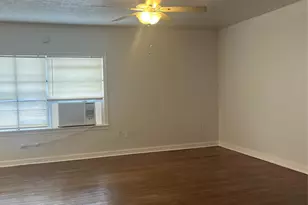 5537 Bataan Rd, Houston, TX 77033 - Photo 6