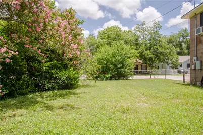 711 E Sixth Street, Brenham, TX 77833 - Photo 16