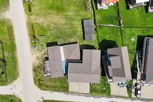 846 S Crystal Beach Rd, Port Bolivar, TX 77650 - Photo 12