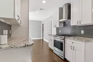 2102 Lazybrook Dr, Houston, TX 77008 - Photo 10