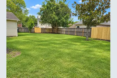 206 Hartwood Court, Sugar Land, TX 77479 - Photo 4