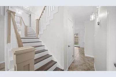 10211 Beekman Place Drive Drive, Houston, TX 77043 - Photo 10