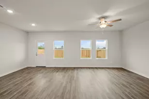 17219 White Peace Dr, Waller, TX 77484 - Photo 8