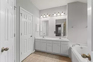 135 S Spinning Wheel Cir, The Woodlands, TX 77382 - Photo 16