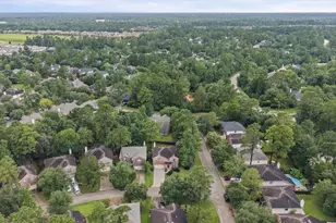 135 S Spinning Wheel Cir, The Woodlands, TX 77382 - Photo 6