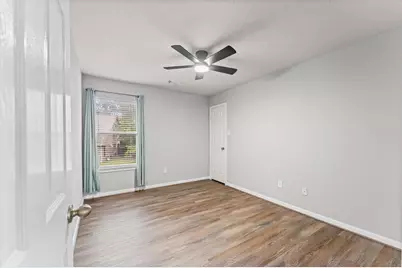 135 S Spinning Wheel Circle, The Woodlands, TX 77382 - Photo 8