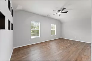 135 S Spinning Wheel Cir, The Woodlands, TX 77382 - Photo 10
