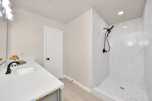 7707 Lumber Jack Dr, Houston, TX 77040 - Photo 32