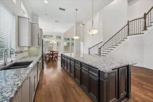 1607 Pinot Cir, Houston, TX 77055 - Photo 2