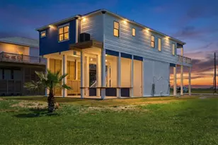 4411 Strand Ave, Crystal Beach, TX 77650 - Photo 4