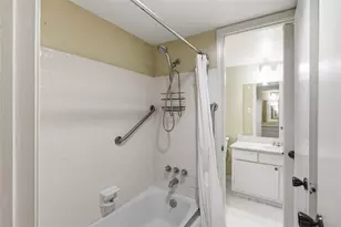 12973 Trail Hollow Dr, Houston, TX 77079 - Photo 14