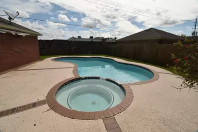 9007 Woodleigh, Houston, TX 77083 - Photo 16